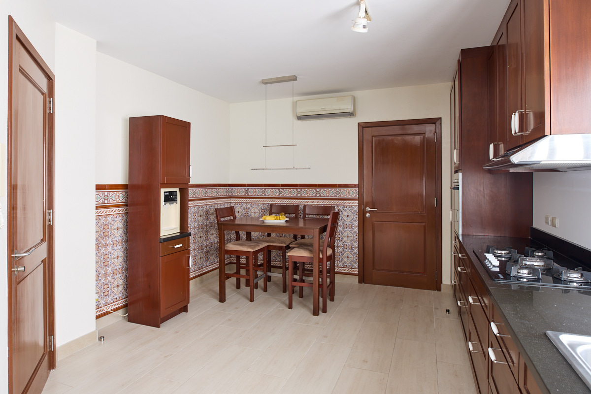 Kitchen dining corner with Spanish tiles